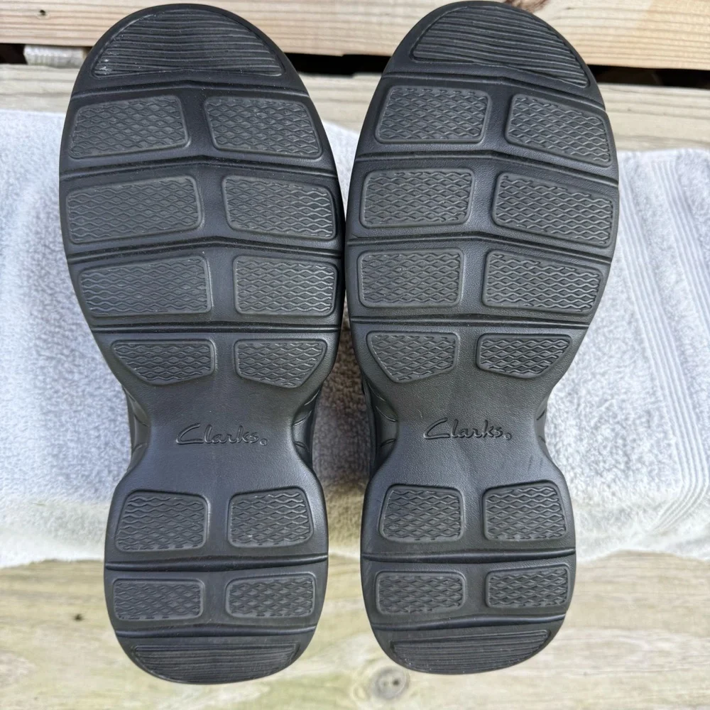 Clarks Leather Loafers Comfort Rubber Outsole SZ 9.5 M Casual